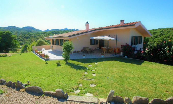Tempio Pausania House | Scenic Villa Sirena: Oceanfront Oasis for Families & Pets