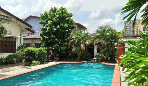 Vientiane House | Oceanfront Villa Sisavad Guesthouse with Pool & Family Fun