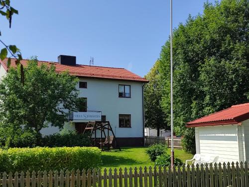 Grangarde House | Family-Friendly Villa Sjöhästen with Pet Amenities