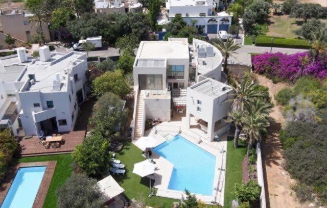 Netanya Villa | Indulge in Villa Sky Garden: Oceanfront Paradise Awaits