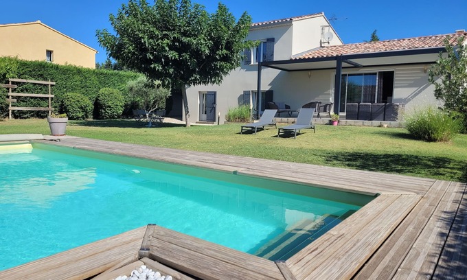 Camaret-sur-Aigues Villa | Spacious Villa for 16 with Pool and Ocean Views