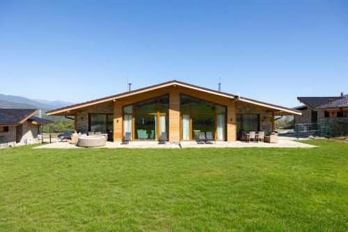 Razlog Villa | Elegant Villa Sofayla Near Pirin Golf Resort - Pet Friendly