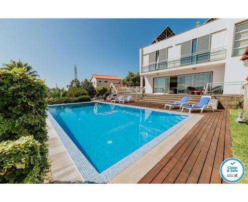 Canhas Villa | Villa Sol: Oceanfront Oasis with Pool & Family-Friendly Vibes