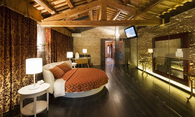 Tezze sul Brenta Hotel | Villa Solaris: 4-Star Retreat with Pool & Spa Amenities