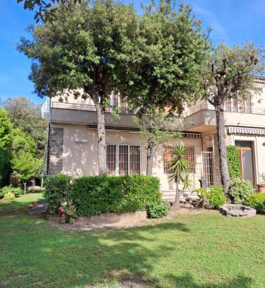 Tirrenia Villa | Villa Sole: Oceanfront Retreat with Pet-Friendly Amenities