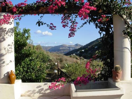 Lipari House | Villa Soprana: Oceanfront Retreat with Spa & Family Fun