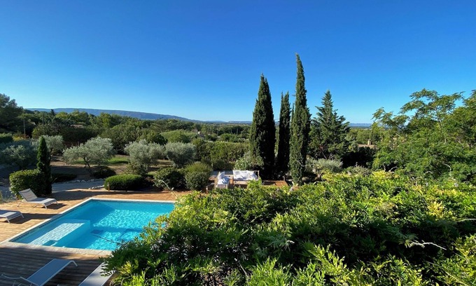 L'Isle-sur-la-Sorgue House | Tranquil Villa with Scenic Views of Luberon and Alpilles