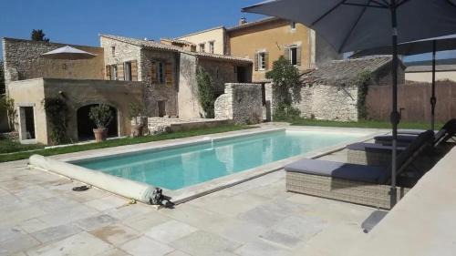 Saint-Saturnin-les-Apt Villa | Elegant Villa with Private Pool & WiFi in Saint Saturnin