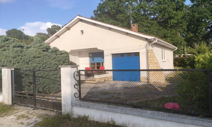Bassin d'Arcachon Nord Villa | Villa Spacieuse with Large Garden, Steps from the Beach