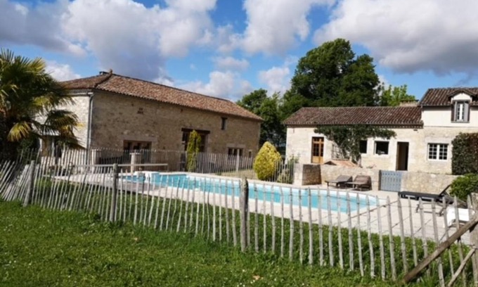 Sigoules Villa | Idyllic Villa with Private Pool & Garden in Sigoules