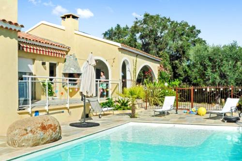 Bravone Villa | Elegant Villa in Spenser with Pool & Pet Friendly Amenities
