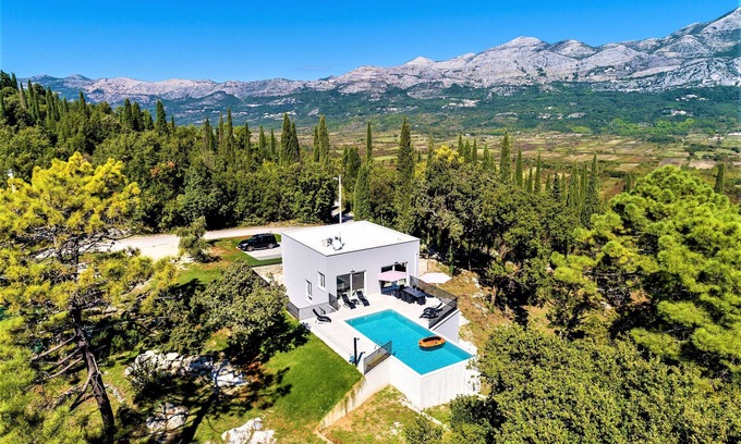 Komaji Villa | Villa Splendor: Modern 5-Bedroom Oasis near Dubrovnik