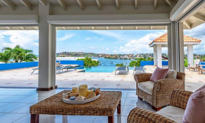 Willemstad Villa | Villa Star Beach: Oceanfront with Private Pool & 10/10 Rating