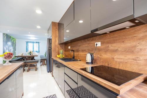 Slivno Villa | Elegant Villa Stars Hill with Pool & Jacuzzi in Makarska