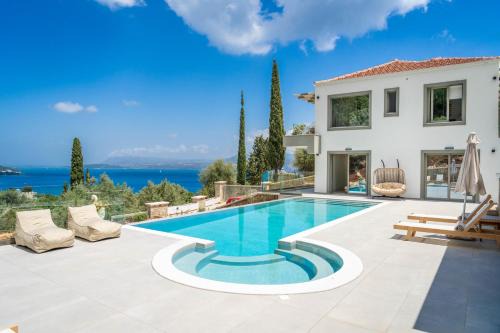 Nikiana Villa | Relax at Villa Stella with Pool and Hot Tub Amenities