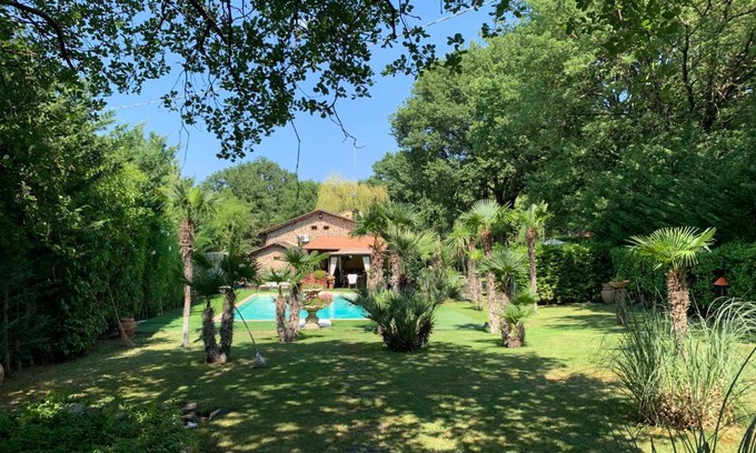 Civitella in Val di Chiana Villa | Villa Stella: Oceanfront Escape with Pet-Friendly Amenities