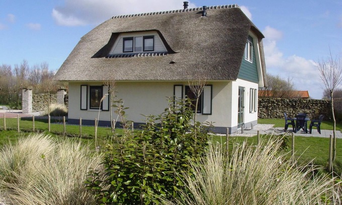Julianadorp aan zee Villa | Villa Sterenborg: Oceanfront Retreat with Pool & Breakfast
