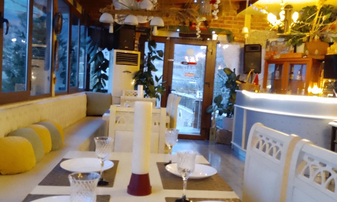 Udenisht Bed & Breakfast | Discover Villa Stone: Family-Friendly with Top Amenities