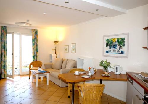 Binz Villa | Beachfront Villa Strandperle: Rated 10/10, Steps to Sand