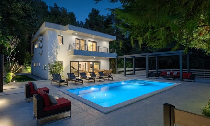 Pomer Villa | Villa Stribor: Private Pool Retreat Near Medulin Beach