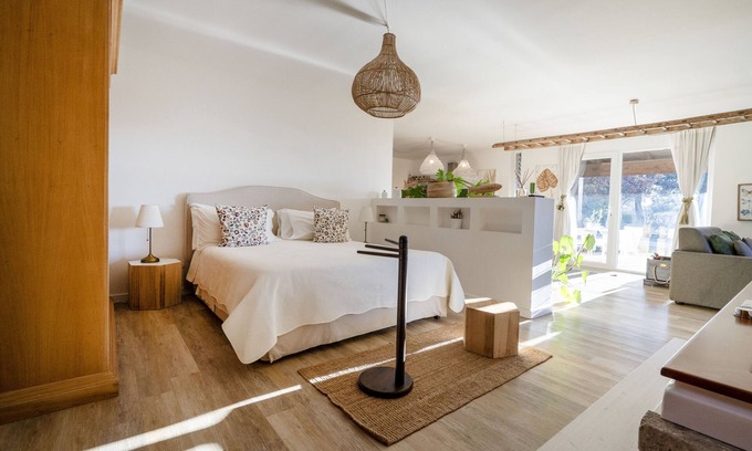 Impalata Villa | Relaxing Villa 'Suite In Torto' with Pool & Pet Friendly