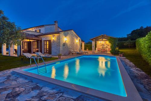 Karojba Villa | Experience Villas in Motovun, Croatia – 4-Star Comfort & Pool