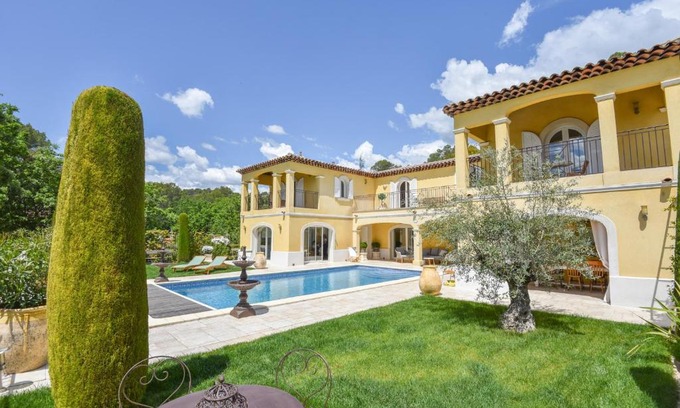 Lorgues Bed & Breakfast | Idyllic Villa SULIS: Oceanfront Stay with 9.8 Guest Rating