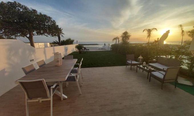 Belvedere Marittimo Villa | Oceanfront Villa sulla Spiaggia Diamante: Rated 10/10