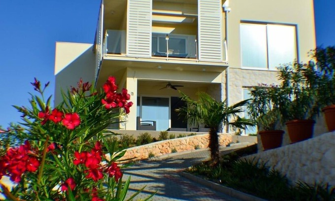 Susica Apartment | Villa Summer Dreams: A Peaceful Oasis with Ocean Views