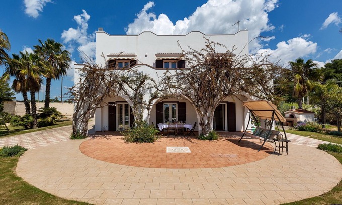 Monti D'arena-Bosco Caggione House | Experience Villa Sunkiss: Family-Friendly Stay with Pool