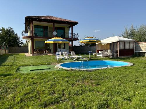 Kavarna House | Villa Sunray: Family-Friendly Retreat with Kitchen Access