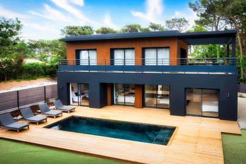 Lacanau-Ocean Villa | Villa Sunset: Oceanfront Bliss with Pool for 8 Guests