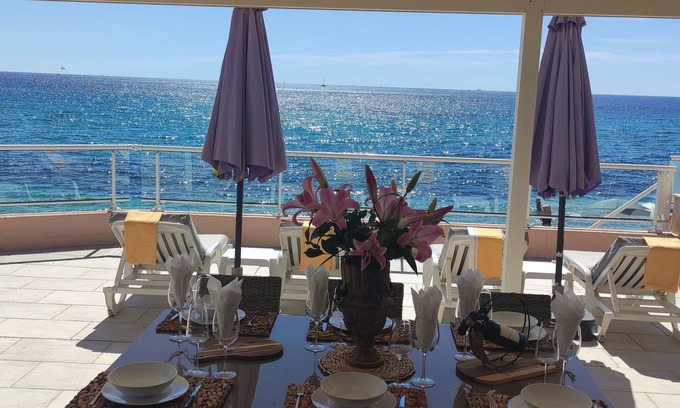 La Nartelle Villa | Relax at Villa sur la Plage with Ocean View & Pool