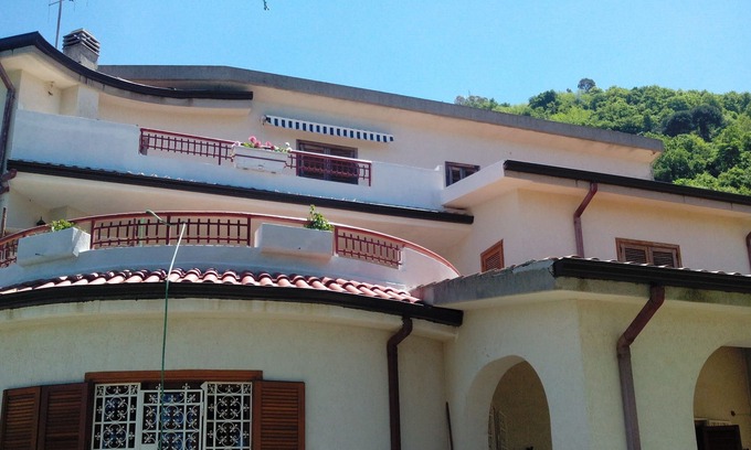 Vibo Valentia Villa | Villa surrounded by the green Costa degli Dei between Pizzo and Tropea