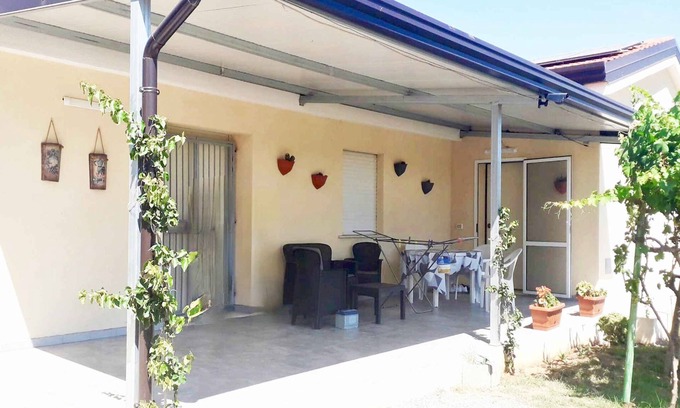 Isola di Capo Rizzuto Villa | Villa surrounded in nature
