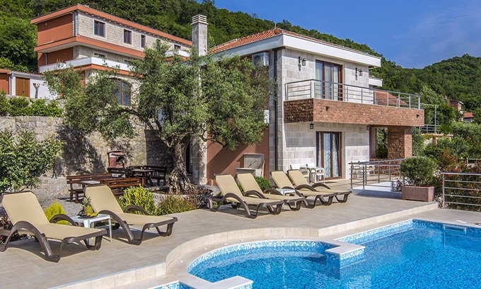 Bijeli do Villa | Villa Svinjista: Family-Friendly Stay with Ocean Views