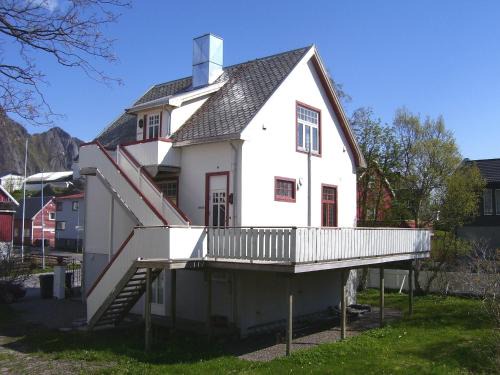 Svolvaer Apartment | Family-Friendly Retreat at Villa Svolvær - Guest Rated 8.2/10