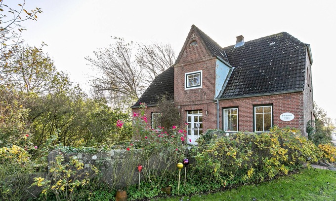 Nordstrand Villa | Villa 'Swanen Hus': Private Garden & Oceanfront Escape