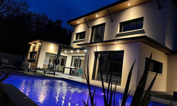 Seiches-sur-le-Loir Villa | Villa Sweet Home & Spa: A True Haven of Peace and Relaxation