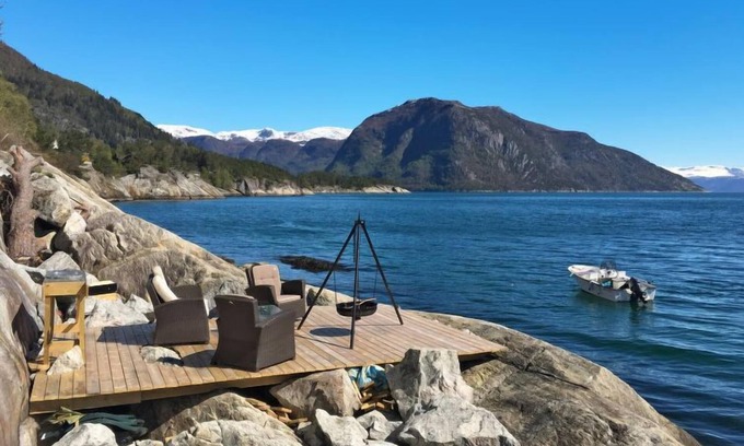 Hoyanger House | Villa Syltebær: Oceanfront Retreat with Spa & Pet-Friendly Amenities