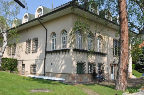 Szentendrei House | Villa Székely: Pet-Friendly Escape with Pool and Spa