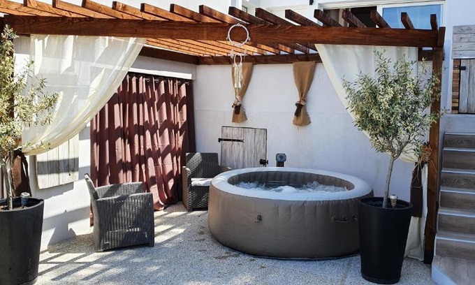 Carnoux-en-Provence House | Relaxing Villa T3 Near Cassis with Spa & Jacuzzi Access