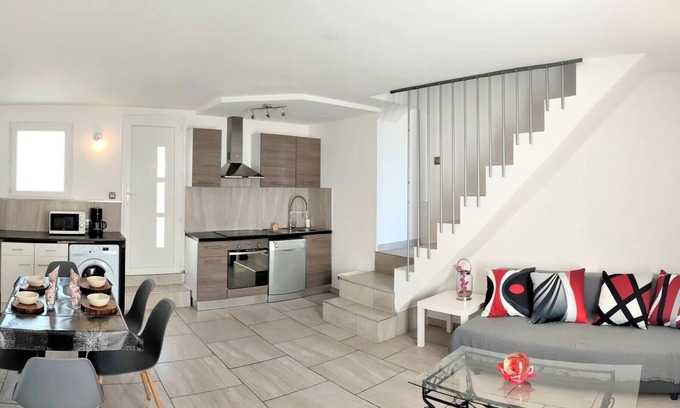 Ensues-la-Redonne Villa | Villa T3: Family-Friendly Retreat Near Beaches & Calanques