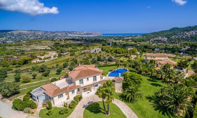 Tarraula Villa | Experience Villa Tarraula with Pool & Child-Friendly Comfort