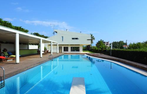Molos-Agios Konstantinos House | Villa Temptation: Family-Friendly Retreat with Ocean Views