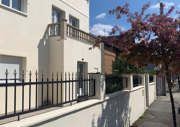 Bondy House | Cozy Villa Tenjin chambre 2 with Oceanfront Views