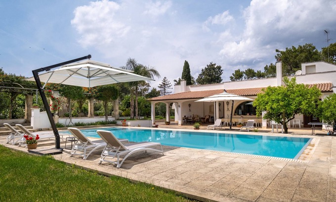 Monteroni di Lecce Villa | Exclusive Villa 'Tenuta Il Carretto' with Private Pool & Spa