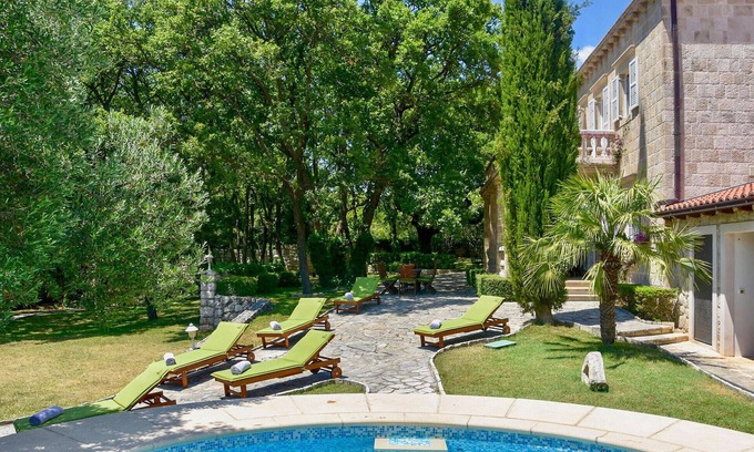 Cilipi House | Comfortable 4-Bedroom Retreat in Cilipi with Great Amenities