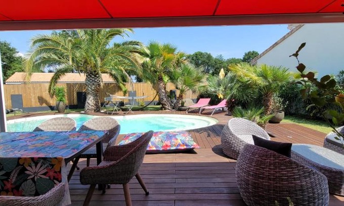 La Teste-de-Buch Villa | Villa Testerine: Family-Friendly Retreat with Pool & Top Rating