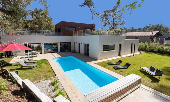 Soorts-Hossegor House | Villa Tetiaroa: Heated Pool Retreat Near Hossegor Lake